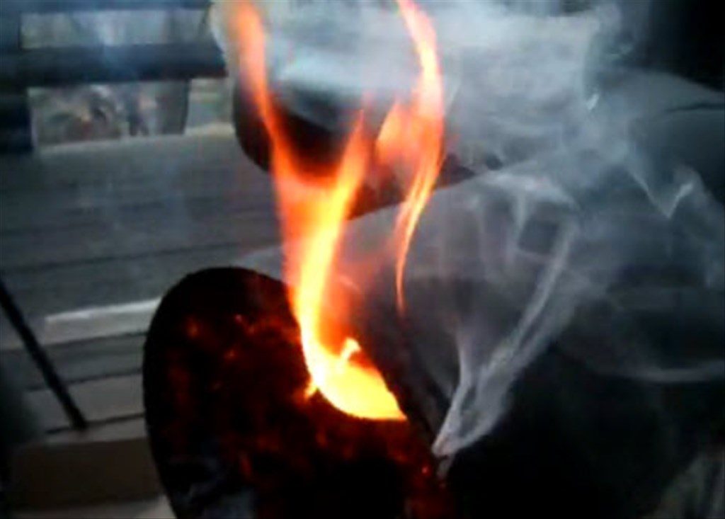 薪ストーブの火事｜自作や料理もいいけど暖炉による煙突火災にご注意ください
