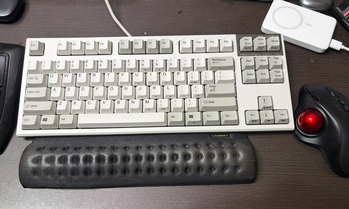 テンキーレスなのにテンキーが使えるREALFORCE R2TLSA-US4-IV 英語配列 のレビュー